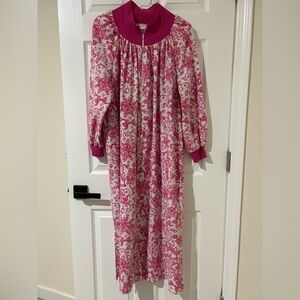 CW Classics pink & white fleece zip up nightgown warm housecoat one size